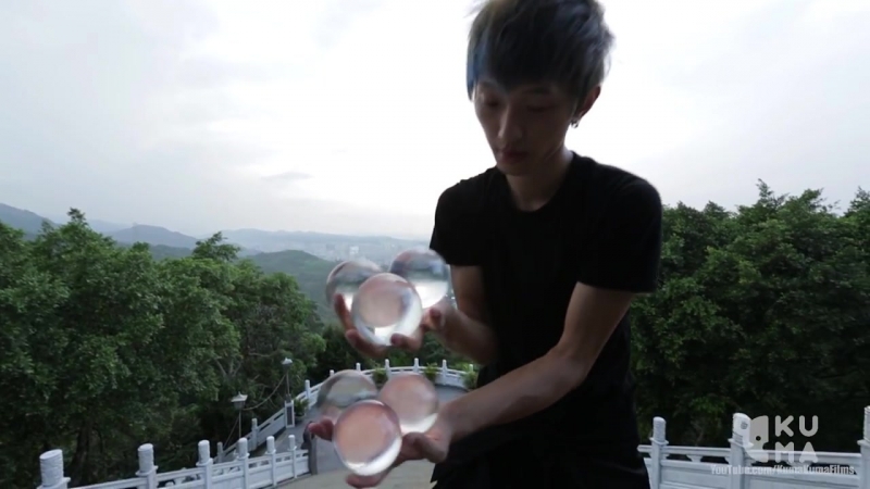 Мастер контактного жонглирования