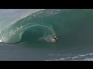 Teahupoo wave mai 2013