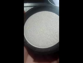 Becca пресованный хайлайтер pearl