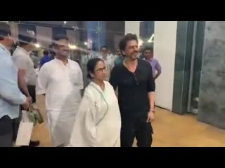 If in #kolkata, how can @iamsrk give his didi a miss! visits state secretariat nabanna to meet cm @mamataofficial