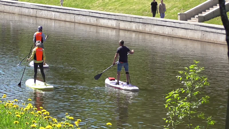 Сегодня я в первый раз увидел, как люди катаются на сапборде на реке, sup борд сапборд, город орёл, река орлик