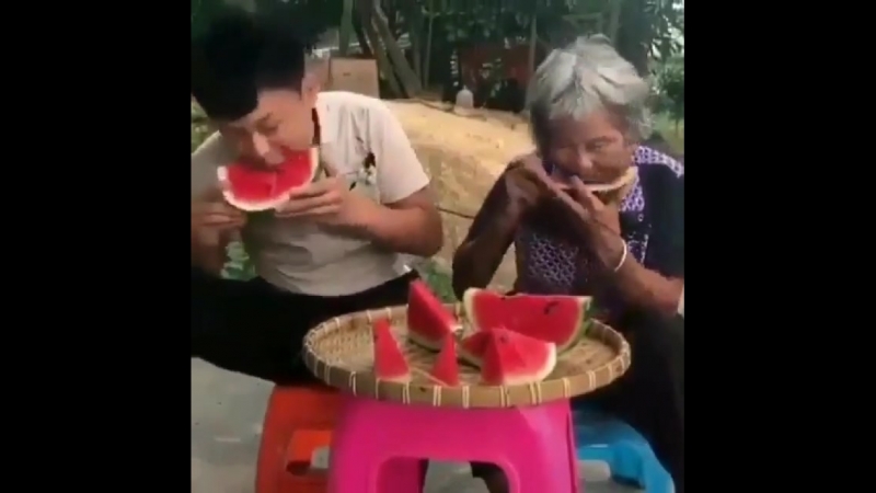 Кто быстрее съест арбуз