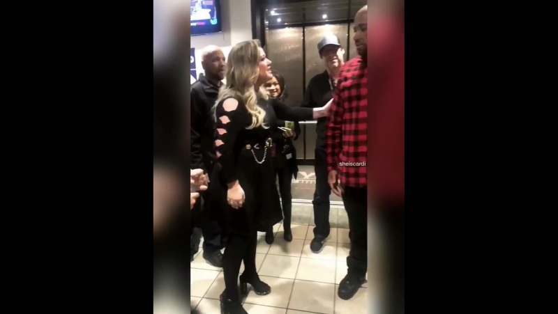 2017 карди би и келли кларксон за кулисами jingle ball