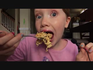 Tasty ramen (my brother passed me away) [reversed mukbang]
