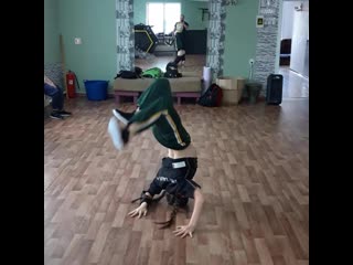 Upgradez ambassador b girl petaira / break dance/ breaking/ power moves