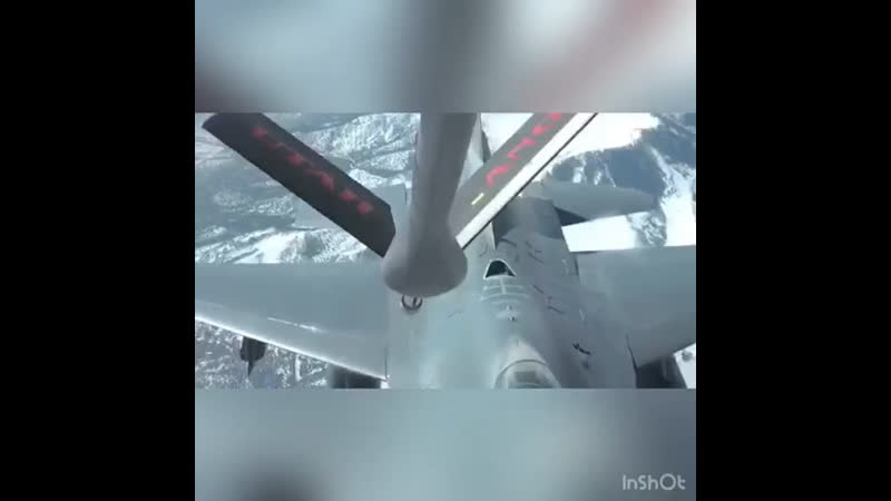 Как заправляют самолеты в воздухе