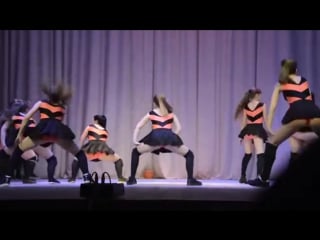 Оренбургские школьницы танцуют тверк russian school girls twerk