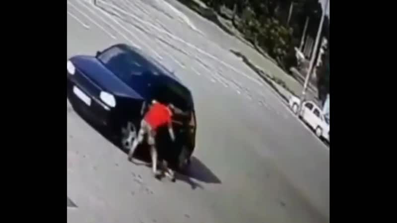 Молодые на тонированном авто задавил 18 летнюю девочку