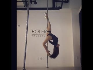 Exotic pole dance bada poledancer!