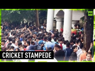 Dozens injured in ticket crush for india australia cricket match