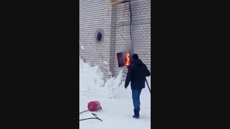 Не тушите электрощит снегом! ни в коем случае