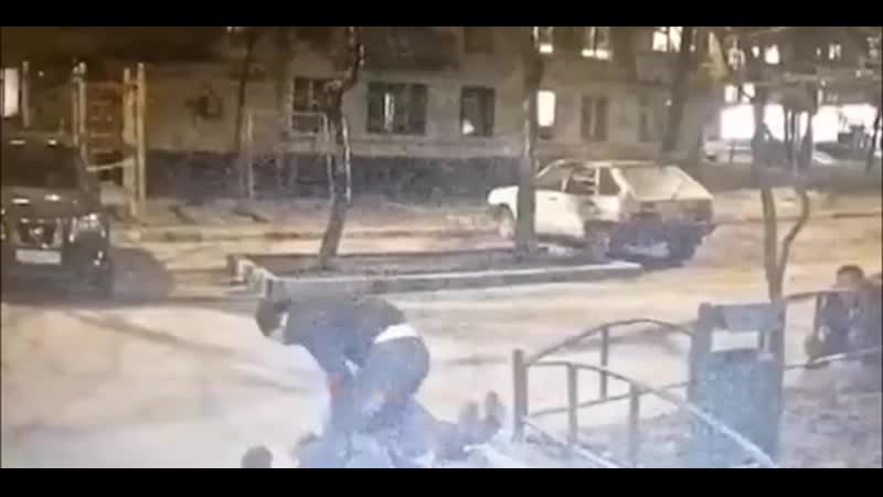 Москвичей porn video – Пятеро мигрантов избили и ограбили москвичей