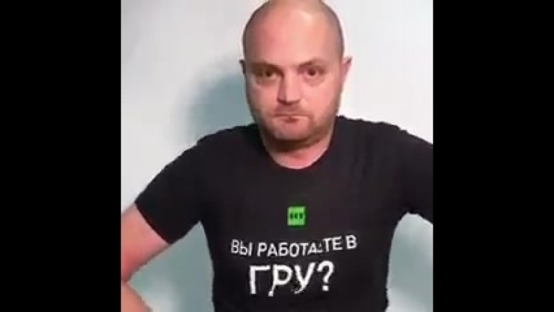 А вы спрашиваете, почему так не любят русских полюбуйтесь на дебила