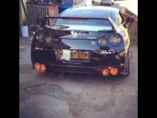 Nissan gtr sounding of an exhaust