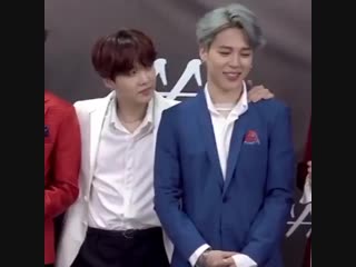 • yoonmin • плечико жмяк