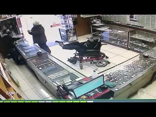 Armed man in wheelchair allegedly holds up shop with feet