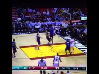 Chris bosh drops backwards between the legs pass to dwyane wade