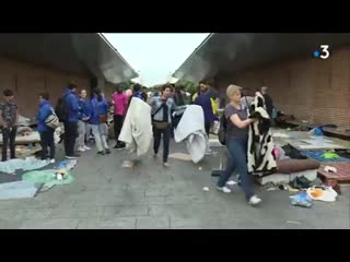 Évacuation dun campement insalubre de 300 #migrants à #saint denis et bientôt tout sera à recommencer