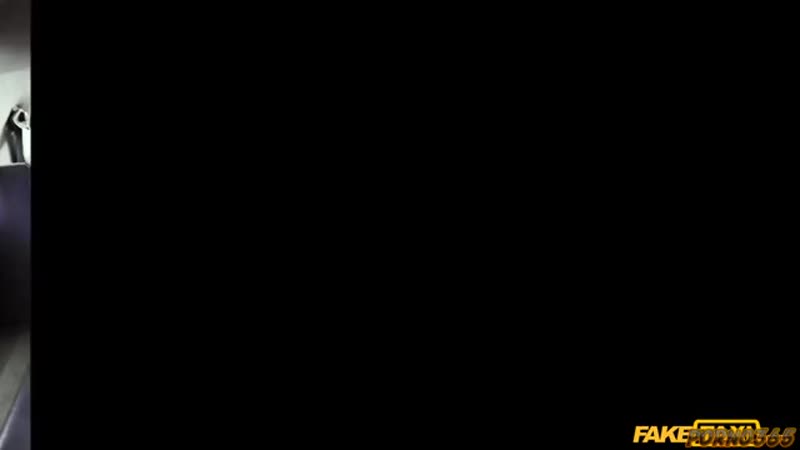 Шофер подвез бизнес вумен и заодно трахнул голодную дамочку в салоне авто