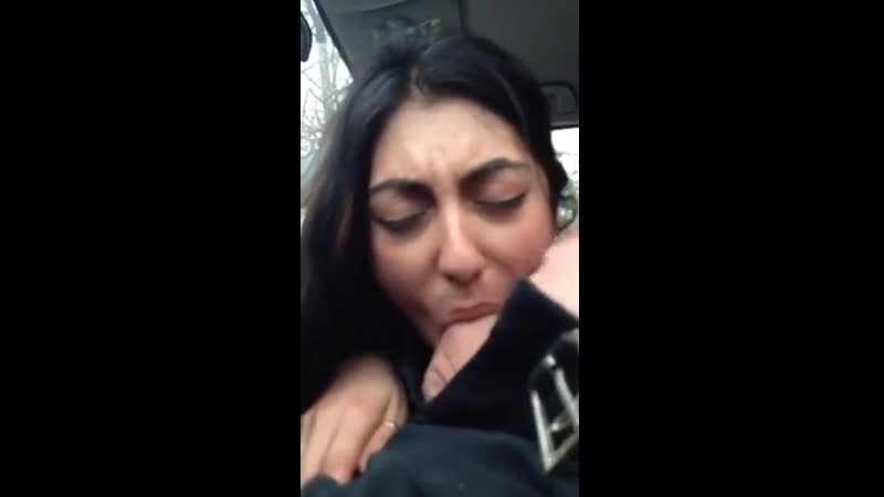 Девушка из Армении сосет большой хуй