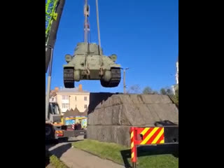 Житомире демонтируют советские памятники культуры