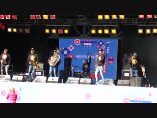 Я вспоминаю летящей походкой юрий антонов brevis brass band