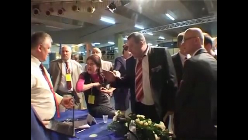 «спроба зриву роботи зїзду адвокатів україни зціжування молока з грудей на столі президії»