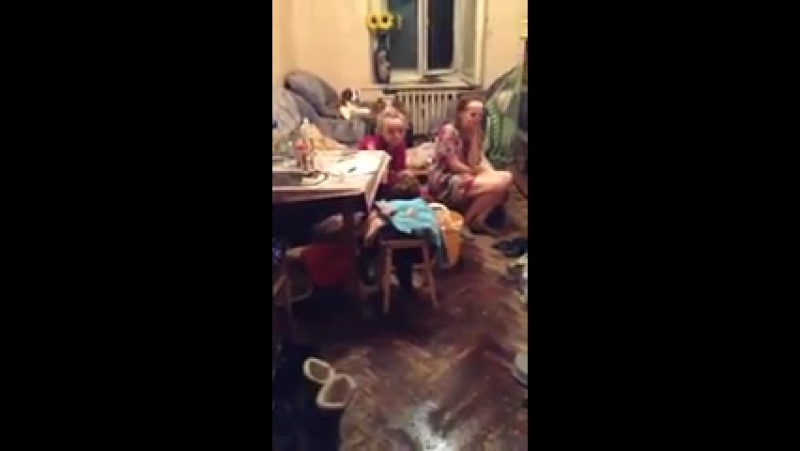 Дерзкий сосед доебался до двух милых дам