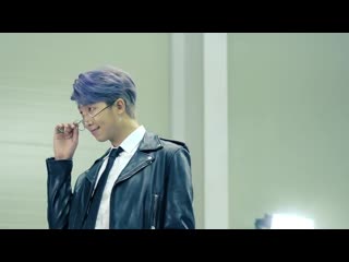 Bts의 냠다른 making film 멋짐 폭발 냠다른 영상과는 또 다른 매력! 지금 공개된 메이킹 영상을 함께 보고 싶은 친구를 @태그하면 bt