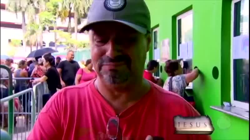 Mano eu choro demais vendo esses pais emocionado por terem comprado os ingressos pras filhas pqp