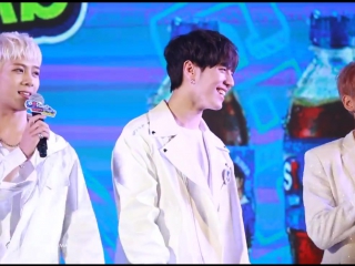 [fancam] 160922 югём @ «est cola» 'fly to chiangmai' event