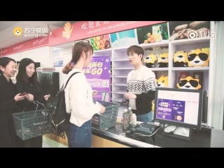 Yang yang plays cashier at suning headquarters 171111