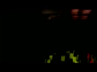 Пьяная секси телка танцует стриптиз