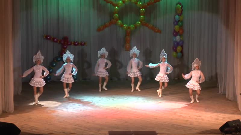 Новогодний танец в исполнении минского шоу балета "глория"