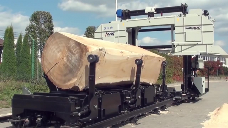 Супер станок режет огромные бревна