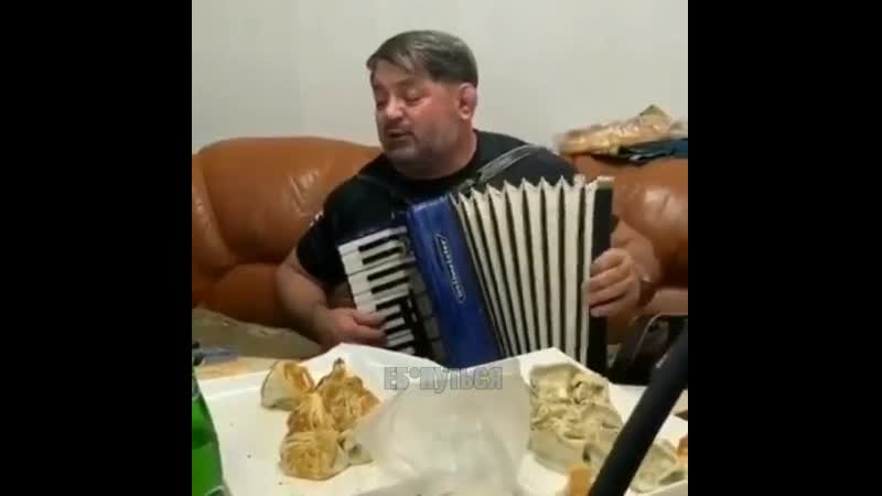 Хоронили тещу, порвали два баяна