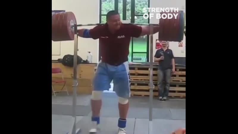 Михаил кокляев приседает со штангой без рук vb[fbk rjrkztd ghbctlftn cj infyujq,tp her