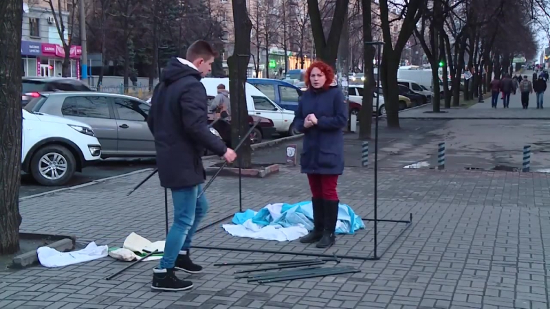 Как журналисты палатку собирали