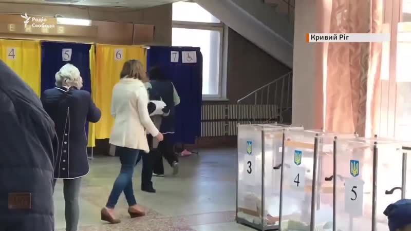 Родители зеленского проголосовали на местных выборах