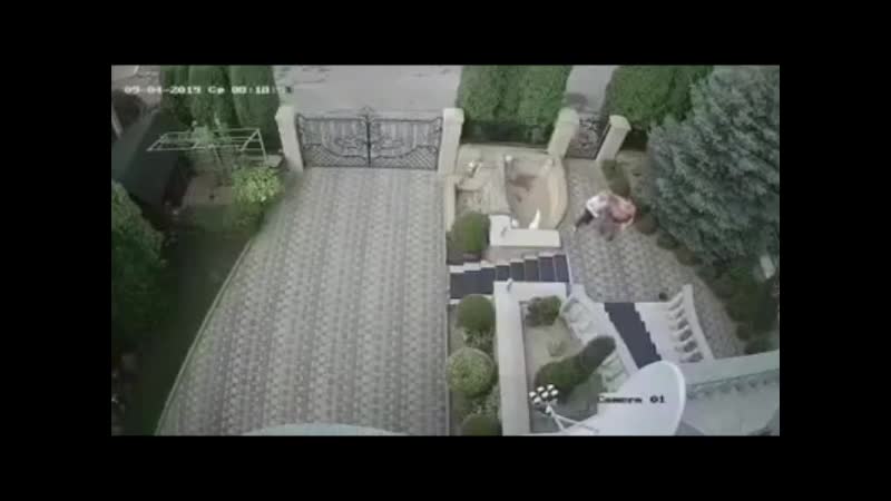 Никогда не открывайте незнакомые сумки, пакеты и т д