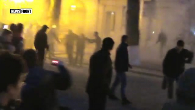 Протесты в полтаве переросли в столкновения со взрывами и выстрелами есть раненые (5 04 2017)