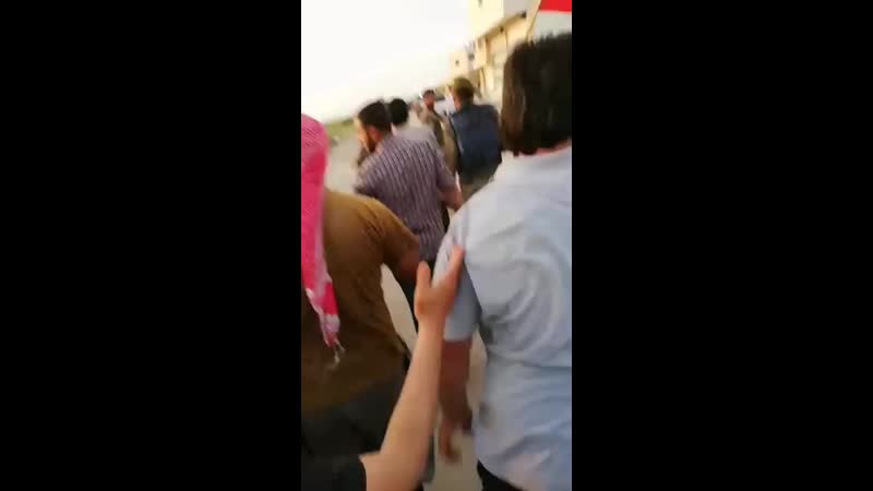 Сирийские оппозиционные фракции открыли стрельбу по митингу против местного муниципального совета в городе савран на востоке сел