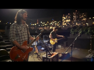 Dave grohl playing some nirvana