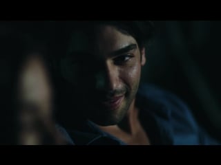 Tatlı küçük yalancılar/аслы и эрен в кинотеатре