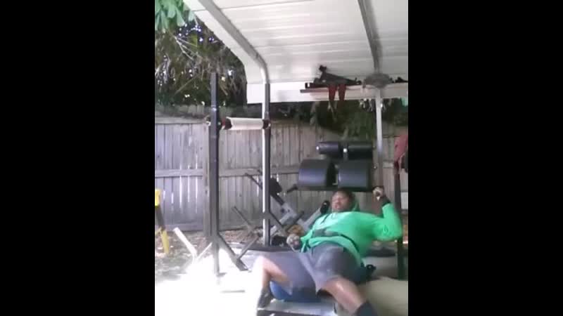 Качай железо бритоголовый