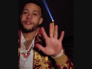 Memphis depay celebrates reaching 5 million instagram followers by dropping this freestyle mufc