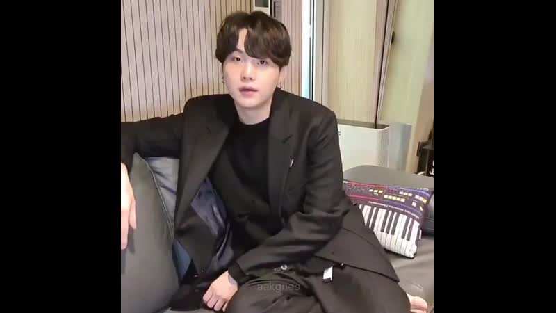 A compilation of every time yoongi scooched towards the camera during his vlive