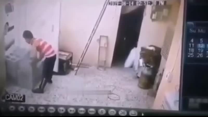 Бедняге сломало спину