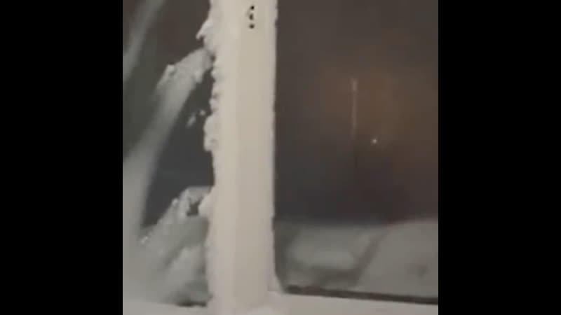 Пациентки гинекологического отделения в кемеровской области закрывают окна одеялами, чтобы не замерзнуть