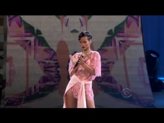 Rihanna phresh out the runway (live on victoria’s secret 2012)